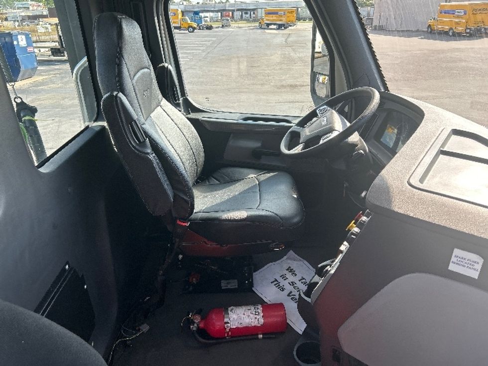 Day Cab Tractor-Heavy Duty Tractors-Freightliner-2020-T12664ST-Nashville (Mount Juliet)-TN-257,668\n\t\tmiles-$ 61,000 - Image 14