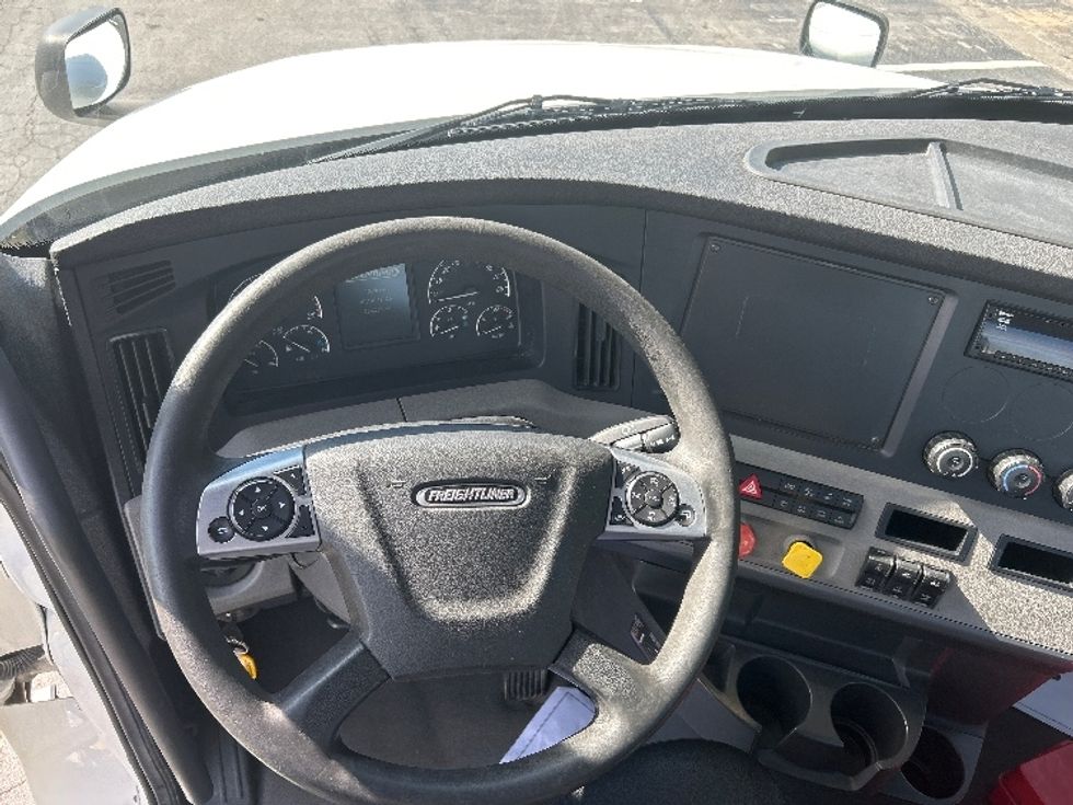 Day Cab Tractor-Heavy Duty Tractors-Freightliner-2020-T12664ST-Nashville (Mount Juliet)-TN-257,668\n\t\tmiles-$ 61,000 - Image 11