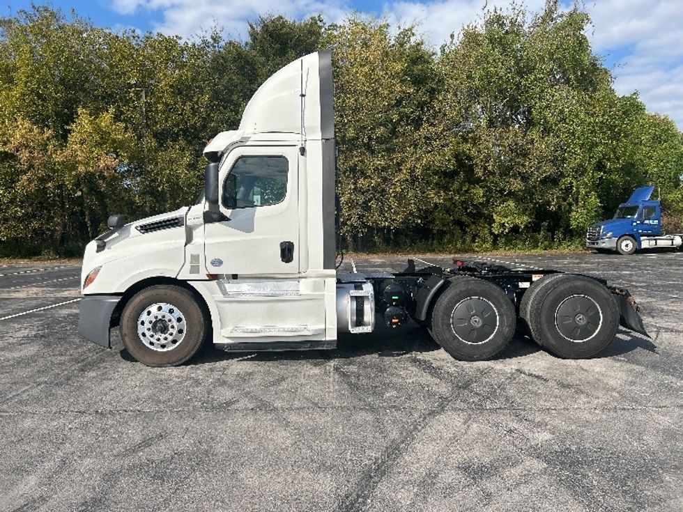 Day Cab Tractor-Heavy Duty Tractors-Freightliner-2020-T12664ST-Nashville (Mount Juliet)-TN-257,668\n\t\tmiles-$ 61,000 - Image 4