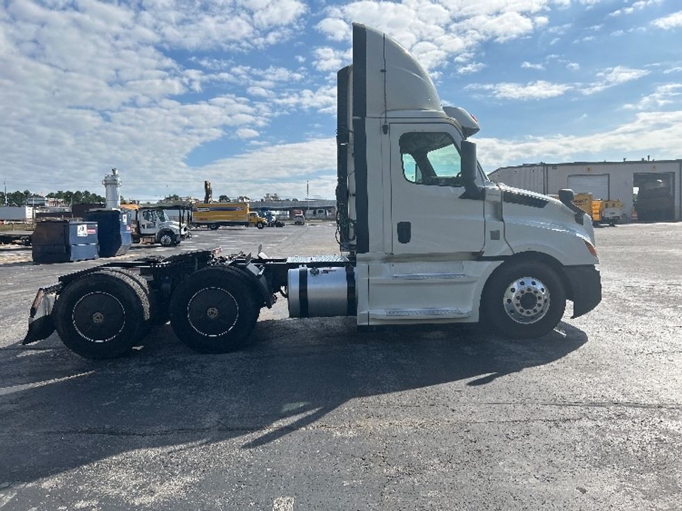 Day Cab Tractor-Heavy Duty Tractors-Freightliner-2020-T12664ST-Nashville (Mount Juliet)-TN-257,668\n\t\tmiles-$ 61,000 - Image 8