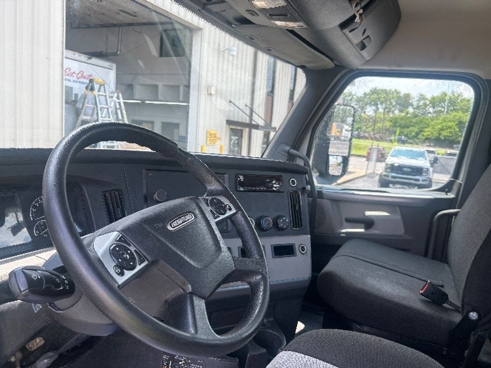 Day Cab Tractor-Heavy Duty Tractors-Freightliner-2020-T12664ST-Nashville (Mount Juliet)-TN-300,414\n\t\tmiles-$ 57,000 - Image 10