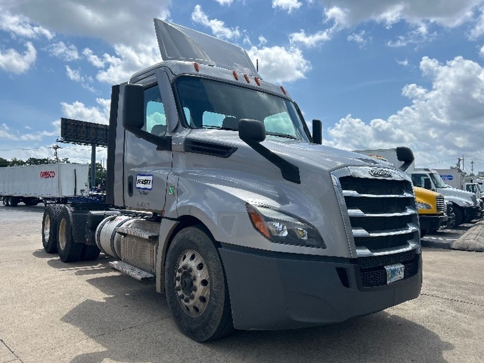 Day Cab Tractor-Heavy Duty Tractors-Freightliner-2020-T12664ST-Nashville (Mount Juliet)-TN-300,414\n\t\tmiles-$ 57,000 - Image 1