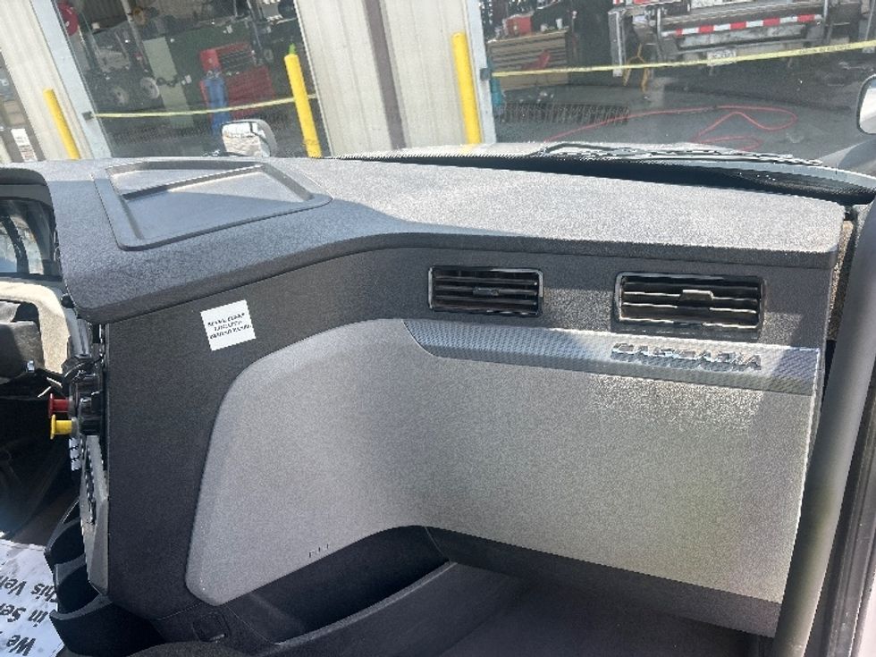 Day Cab Tractor-Heavy Duty Tractors-Freightliner-2020-T12664ST-Nashville (Mount Juliet)-TN-300,414\n\t\tmiles-$ 57,000 - Image 13