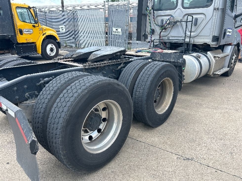 Day Cab Tractor-Heavy Duty Tractors-Freightliner-2020-T12664ST-Nashville (Mount Juliet)-TN-300,414\n\t\tmiles-$ 57,000 - Image 18