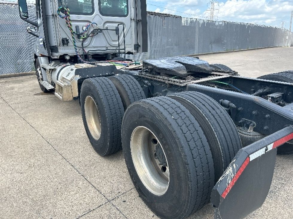 Day Cab Tractor-Heavy Duty Tractors-Freightliner-2020-T12664ST-Nashville (Mount Juliet)-TN-300,414\n\t\tmiles-$ 57,000 - Image 17