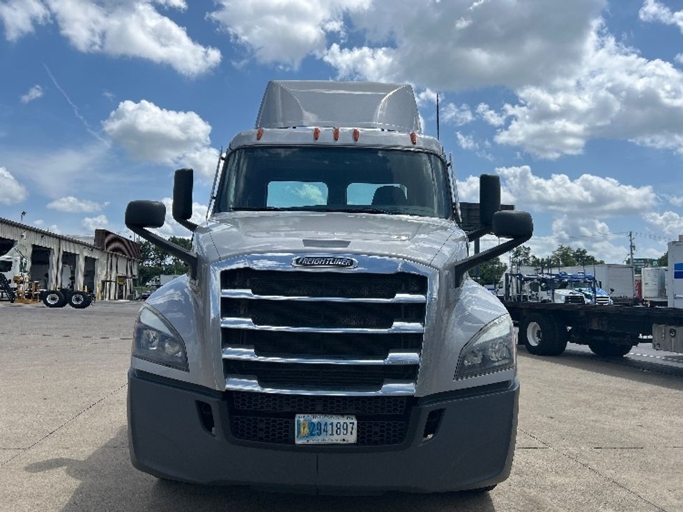 Day Cab Tractor-Heavy Duty Tractors-Freightliner-2020-T12664ST-Nashville (Mount Juliet)-TN-300,414\n\t\tmiles-$ 57,000 - Image 2