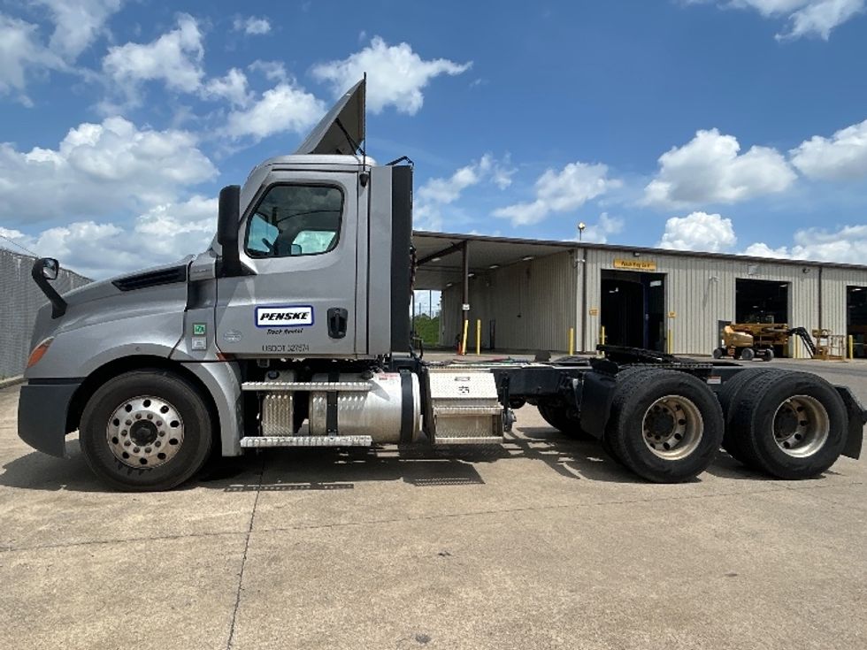 Day Cab Tractor-Heavy Duty Tractors-Freightliner-2020-T12664ST-Nashville (Mount Juliet)-TN-300,414\n\t\tmiles-$ 57,000 - Image 4