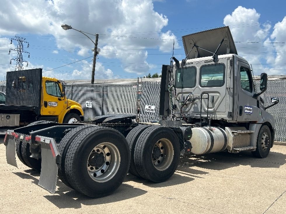 Day Cab Tractor-Heavy Duty Tractors-Freightliner-2020-T12664ST-Nashville (Mount Juliet)-TN-300,414\n\t\tmiles-$ 57,000 - Image 7
