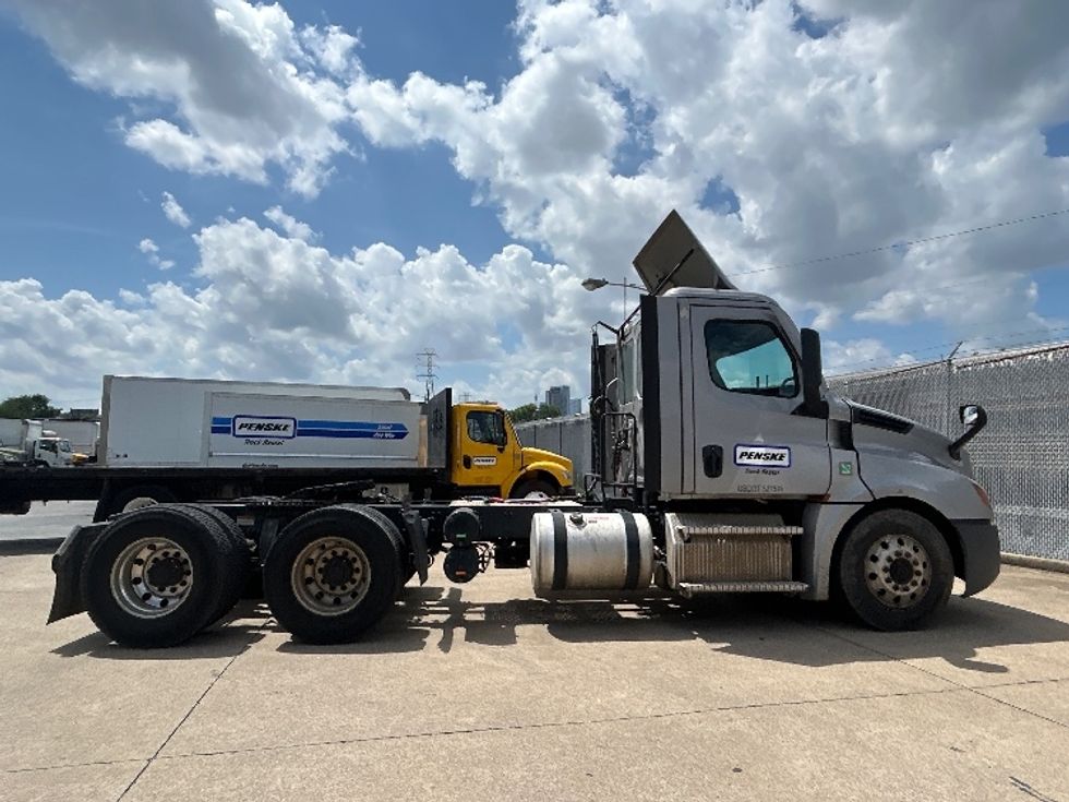 Day Cab Tractor-Heavy Duty Tractors-Freightliner-2020-T12664ST-Nashville (Mount Juliet)-TN-300,414\n\t\tmiles-$ 57,000 - Image 8