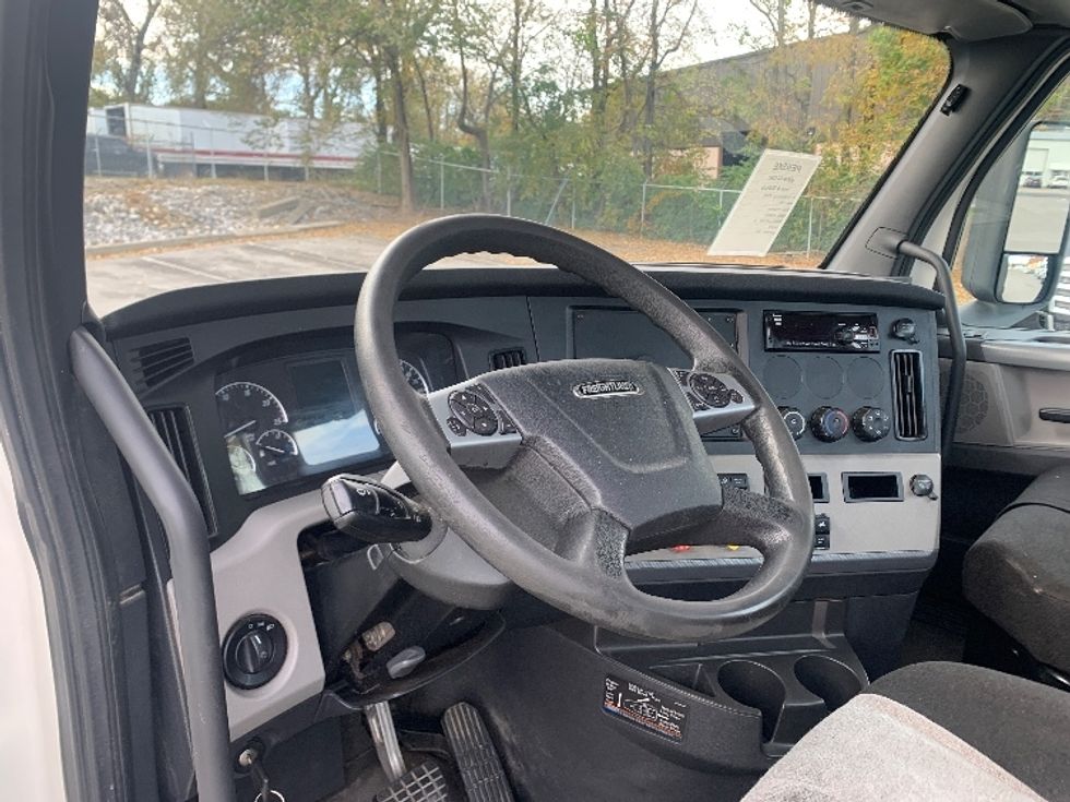 Day Cab Tractor-Heavy Duty Tractors-Freightliner-2020-T12664ST-Nashville (Mount Juliet)-TN-352,178\n\t\tmiles-$ 54,750 - Image 10
