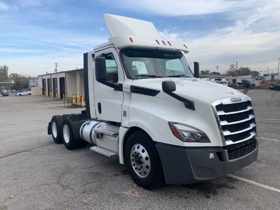 Day Cab Tractor-Heavy Duty Tractors-Freightliner-2020-T12664ST-Nashville (Mount Juliet)-TN-352,178\n\t\tmiles-$ 54,750 - Image 1