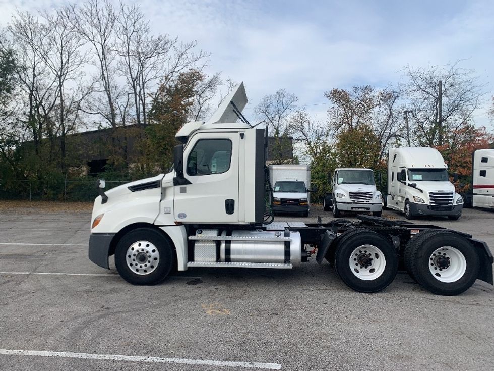 Day Cab Tractor-Heavy Duty Tractors-Freightliner-2020-T12664ST-Nashville (Mount Juliet)-TN-352,178\n\t\tmiles-$ 54,750 - Image 4