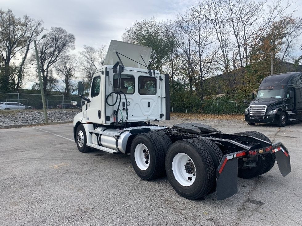 Day Cab Tractor-Heavy Duty Tractors-Freightliner-2020-T12664ST-Nashville (Mount Juliet)-TN-352,178\n\t\tmiles-$ 54,750 - Image 5