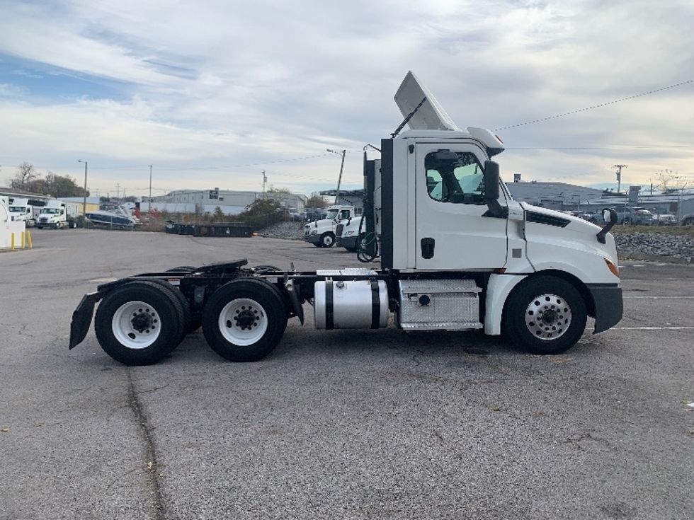 Day Cab Tractor-Heavy Duty Tractors-Freightliner-2020-T12664ST-Nashville (Mount Juliet)-TN-352,178\n\t\tmiles-$ 54,750 - Image 8