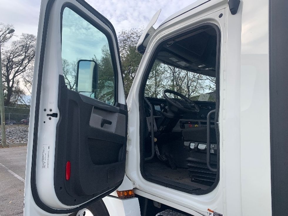 Day Cab Tractor-Heavy Duty Tractors-Freightliner-2020-T12664ST-Nashville (Mount Juliet)-TN-352,178\n\t\tmiles-$ 54,750 - Image 9