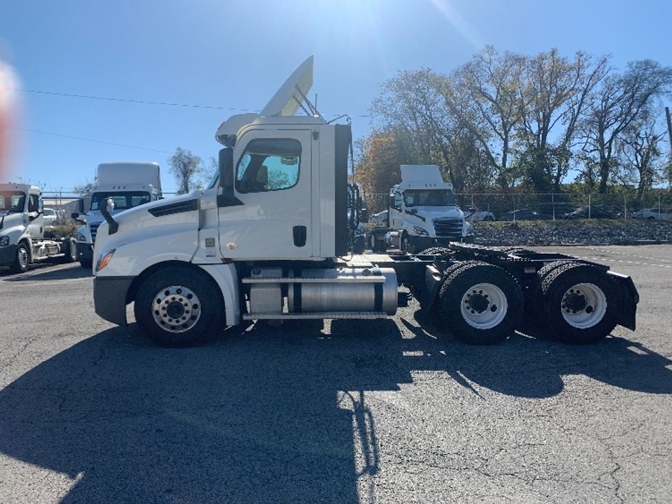 Day Cab Tractor-Heavy Duty Tractors-Freightliner-2020-T12664ST-Nashville (Mount Juliet)-TN-355,695\n\t\tmiles-$ 54,500 - Image 4