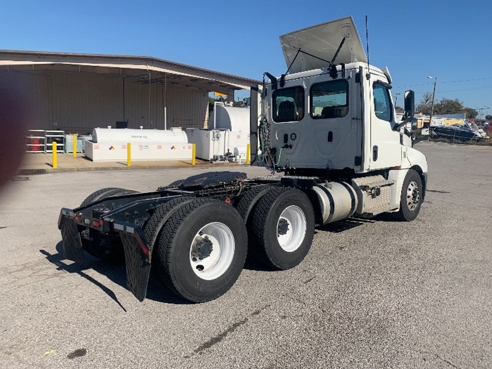 Day Cab Tractor-Heavy Duty Tractors-Freightliner-2020-T12664ST-Nashville (Mount Juliet)-TN-355,695\n\t\tmiles-$ 54,500 - Image 7