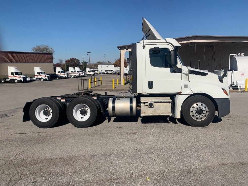 Day Cab Tractor-Heavy Duty Tractors-Freightliner-2020-T12664ST-Nashville (Mount Juliet)-TN-355,695\n\t\tmiles-$ 54,500 - Image 8
