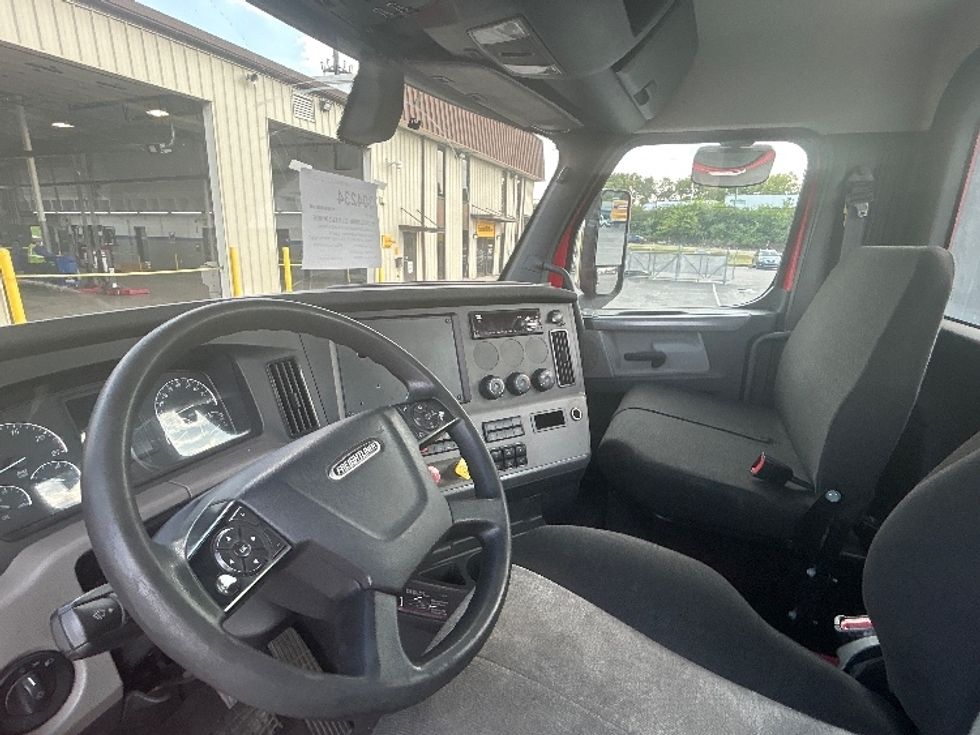 Day Cab Tractor-Heavy Duty Tractors-Freightliner-2020-T12664ST-Nashville (Mount Juliet)-TN-370,322\n\t\tmiles-$ 52,000 - Image 10