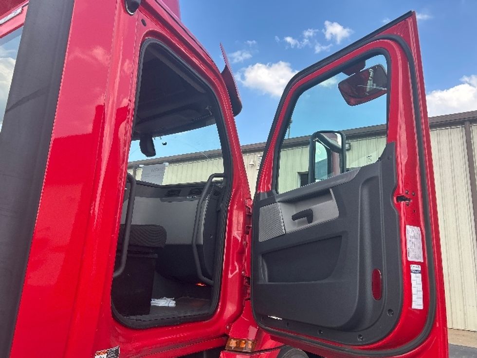 Day Cab Tractor-Heavy Duty Tractors-Freightliner-2020-T12664ST-Nashville (Mount Juliet)-TN-370,322\n\t\tmiles-$ 52,000 - Image 12
