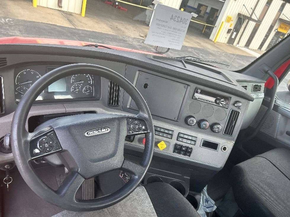 Day Cab Tractor-Heavy Duty Tractors-Freightliner-2020-T12664ST-Nashville (Mount Juliet)-TN-370,322\n\t\tmiles-$ 52,000 - Image 11
