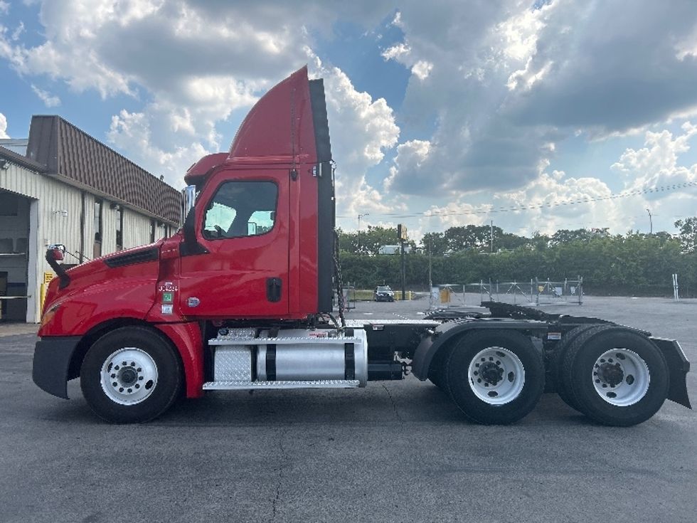 Day Cab Tractor-Heavy Duty Tractors-Freightliner-2020-T12664ST-Nashville (Mount Juliet)-TN-370,322\n\t\tmiles-$ 52,000 - Image 4