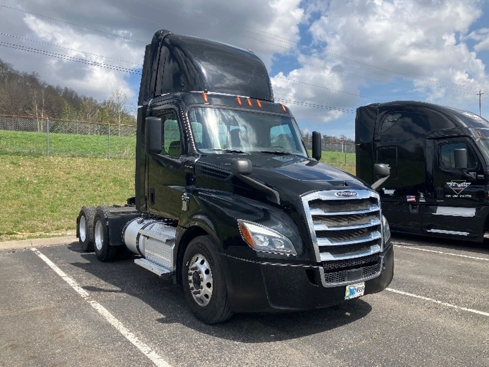 Day Cab Tractor-Heavy Duty Tractors-Freightliner-2020-T12664ST-Nashville (Mount Juliet)-TN-392,876\n\t\tmiles-$ 45,250 - Image 1