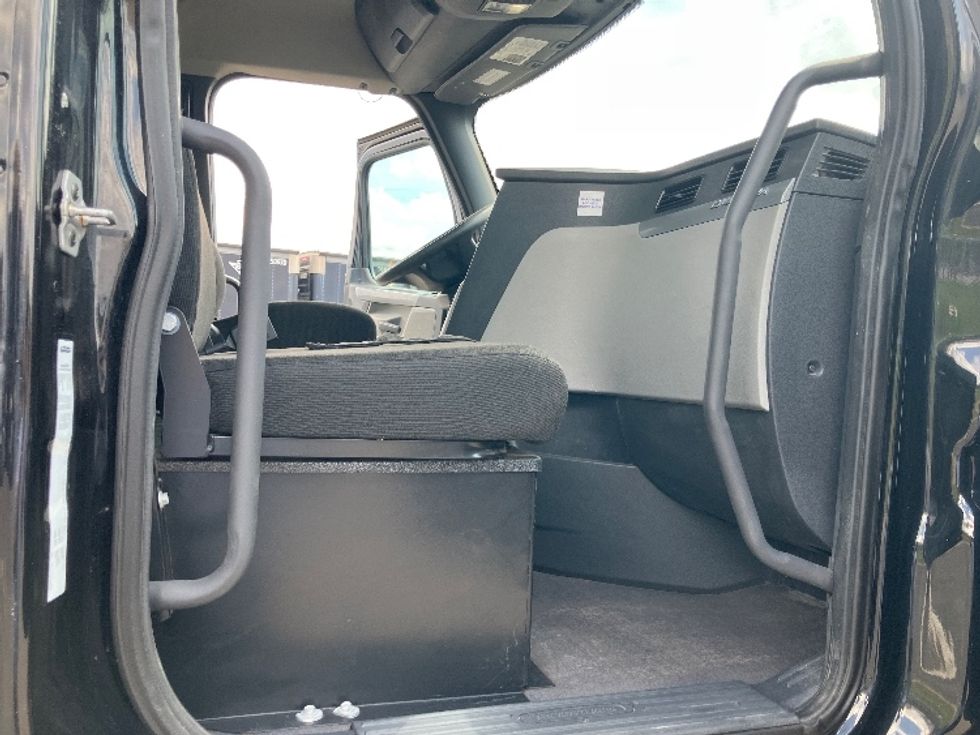 Day Cab Tractor-Heavy Duty Tractors-Freightliner-2020-T12664ST-Nashville (Mount Juliet)-TN-392,876\n\t\tmiles-$ 45,250 - Image 11