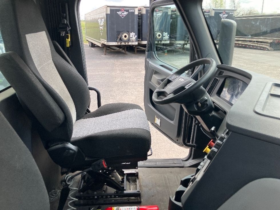 Day Cab Tractor-Heavy Duty Tractors-Freightliner-2020-T12664ST-Nashville (Mount Juliet)-TN-392,876\n\t\tmiles-$ 45,250 - Image 13