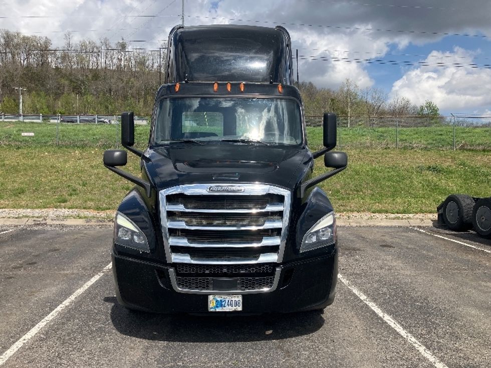 Day Cab Tractor-Heavy Duty Tractors-Freightliner-2020-T12664ST-Nashville (Mount Juliet)-TN-392,876\n\t\tmiles-$ 45,250 - Image 2
