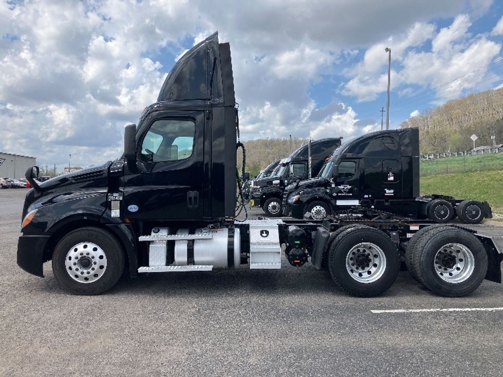 Day Cab Tractor-Heavy Duty Tractors-Freightliner-2020-T12664ST-Nashville (Mount Juliet)-TN-392,876\n\t\tmiles-$ 45,250 - Image 4