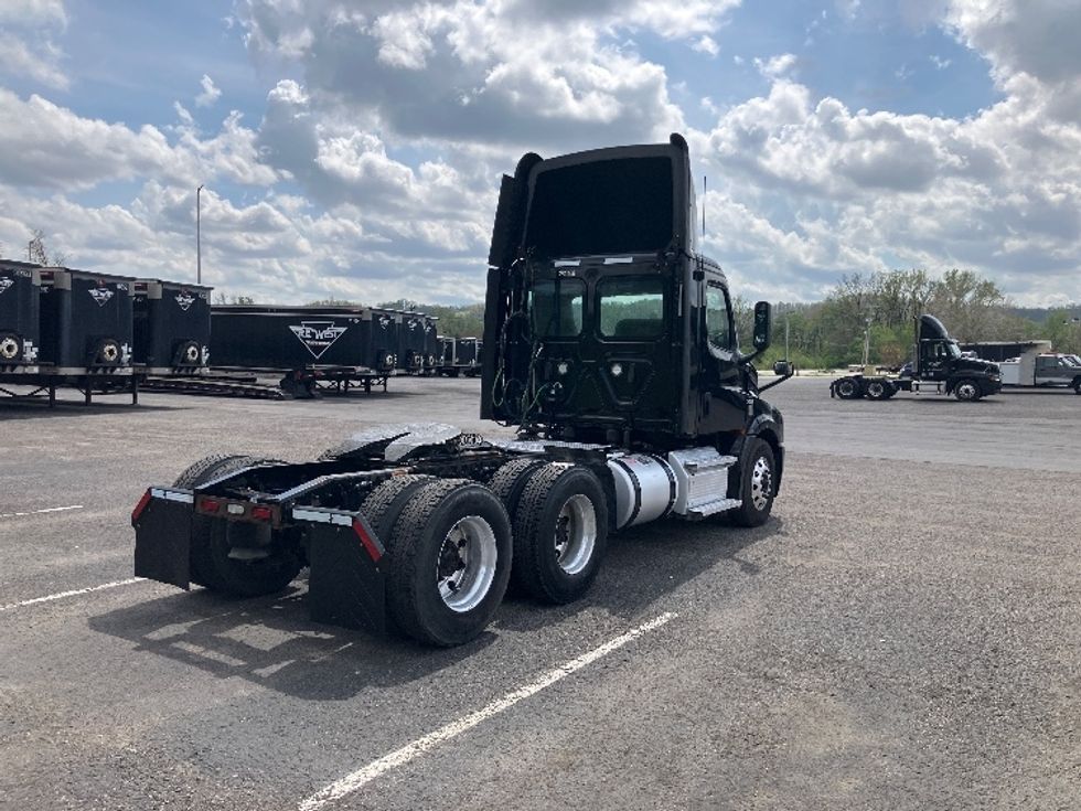 Day Cab Tractor-Heavy Duty Tractors-Freightliner-2020-T12664ST-Nashville (Mount Juliet)-TN-392,876\n\t\tmiles-$ 45,250 - Image 7