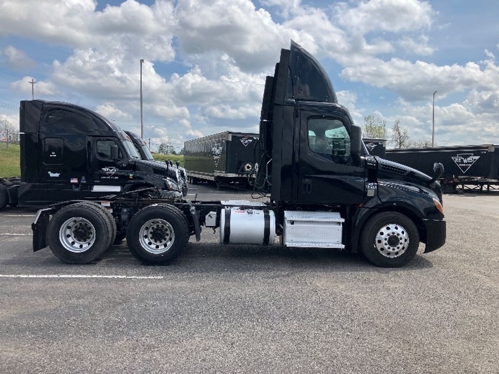 Day Cab Tractor-Heavy Duty Tractors-Freightliner-2020-T12664ST-Nashville (Mount Juliet)-TN-392,876\n\t\tmiles-$ 45,250 - Image 8