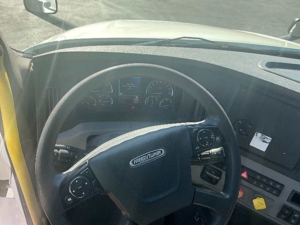 Day Cab Tractor-Heavy Duty Tractors-Freightliner-2020-T12664ST-New Castle-DE-237,195\n\t\tmiles-$ 63,250 - Image 11