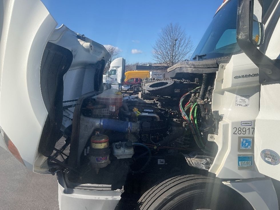 Day Cab Tractor-Heavy Duty Tractors-Freightliner-2020-T12664ST-New Castle-DE-237,195\n\t\tmiles-$ 63,250 - Image 16