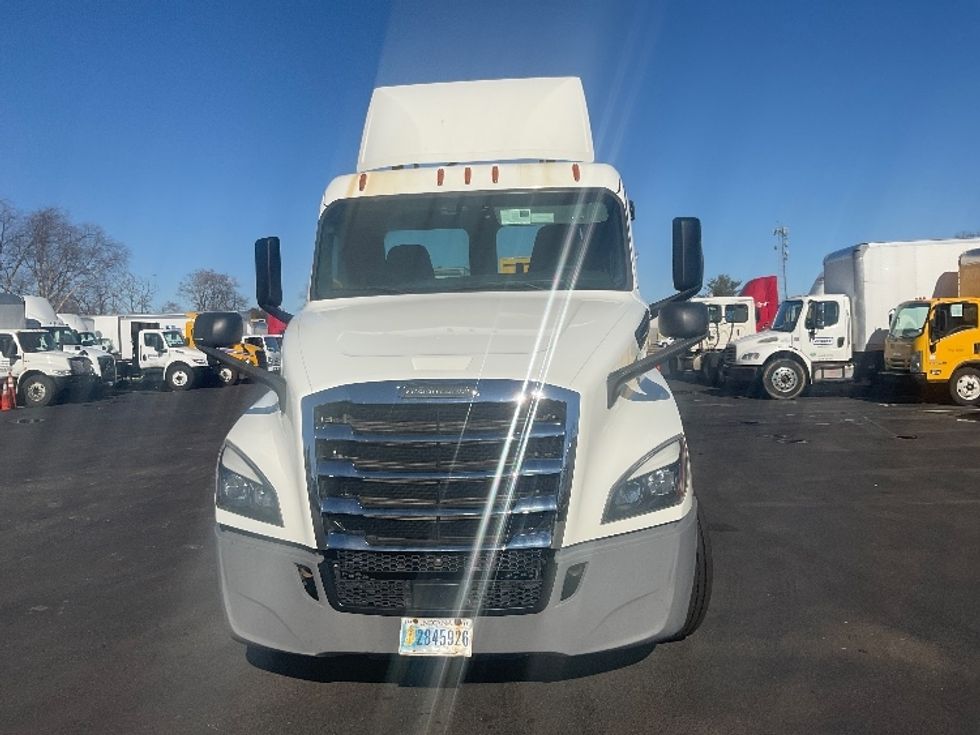Day Cab Tractor-Heavy Duty Tractors-Freightliner-2020-T12664ST-New Castle-DE-237,195\n\t\tmiles-$ 63,250 - Image 2