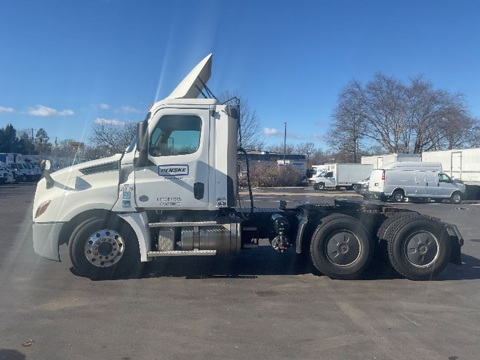 Day Cab Tractor-Heavy Duty Tractors-Freightliner-2020-T12664ST-New Castle-DE-237,195\n\t\tmiles-$ 63,250 - Image 4