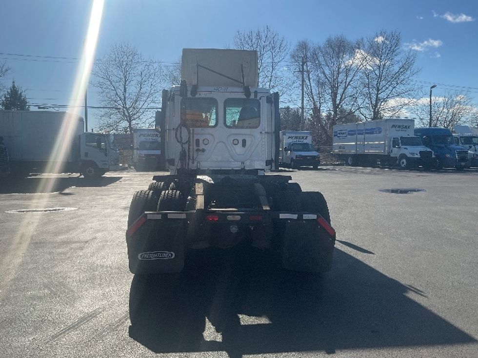 Day Cab Tractor-Heavy Duty Tractors-Freightliner-2020-T12664ST-New Castle-DE-237,195\n\t\tmiles-$ 63,250 - Image 6