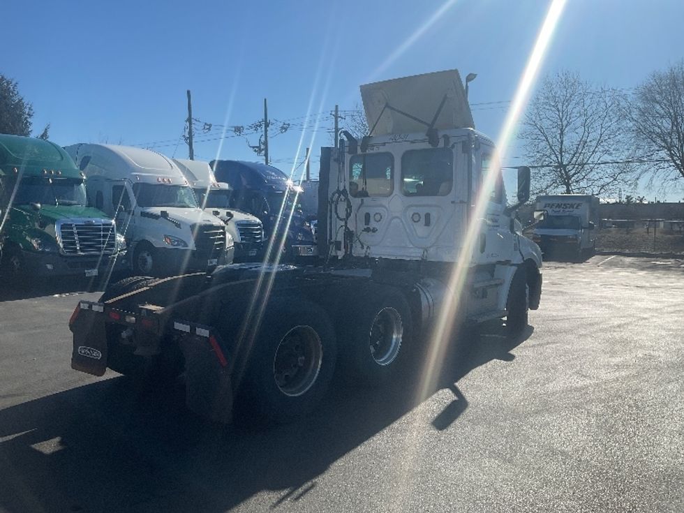 Day Cab Tractor-Heavy Duty Tractors-Freightliner-2020-T12664ST-New Castle-DE-237,195\n\t\tmiles-$ 63,250 - Image 7