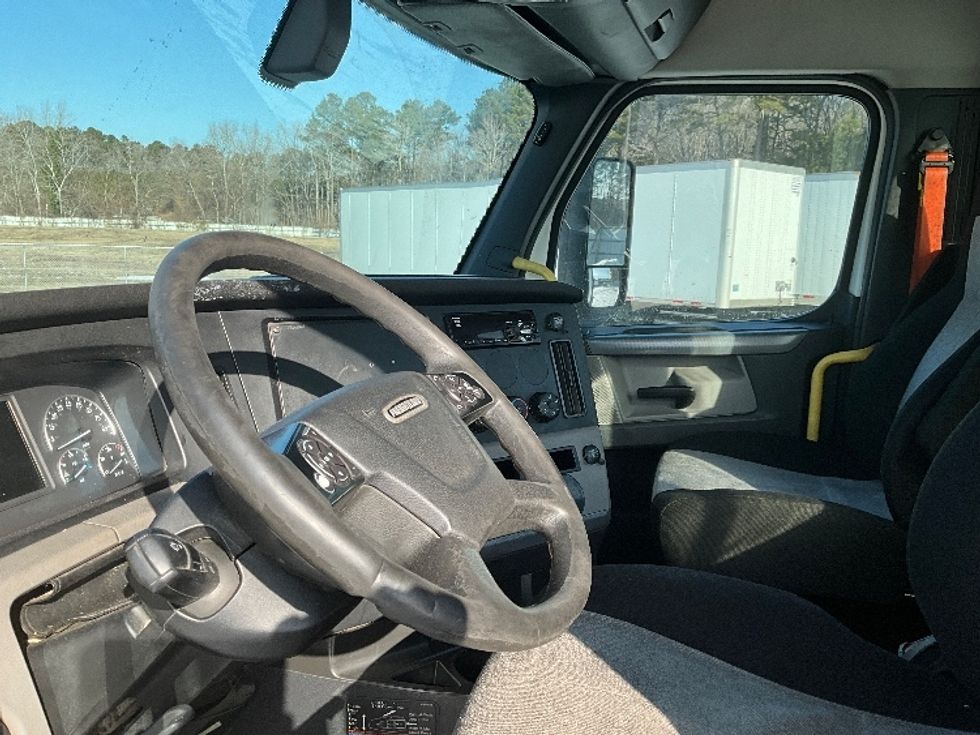 Day Cab Tractor-Heavy Duty Tractors-Freightliner-2020-T12664ST-New Castle-DE-289,981\n\t\tmiles-$ 60,750 - Image 10