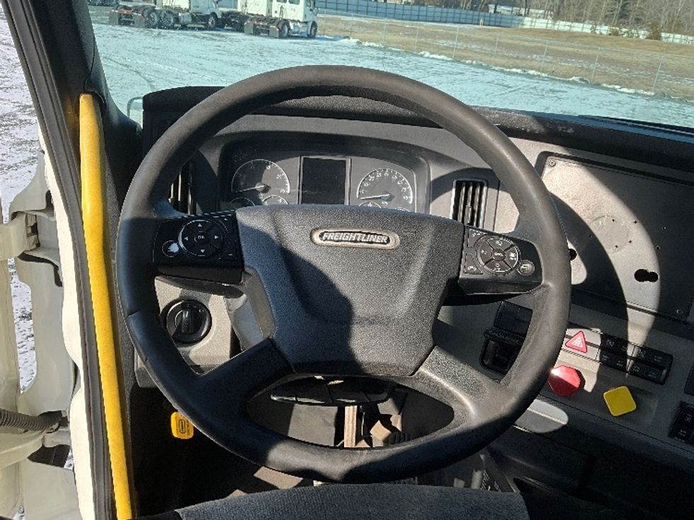 Day Cab Tractor-Heavy Duty Tractors-Freightliner-2020-T12664ST-New Castle-DE-289,981\n\t\tmiles-$ 60,750 - Image 11