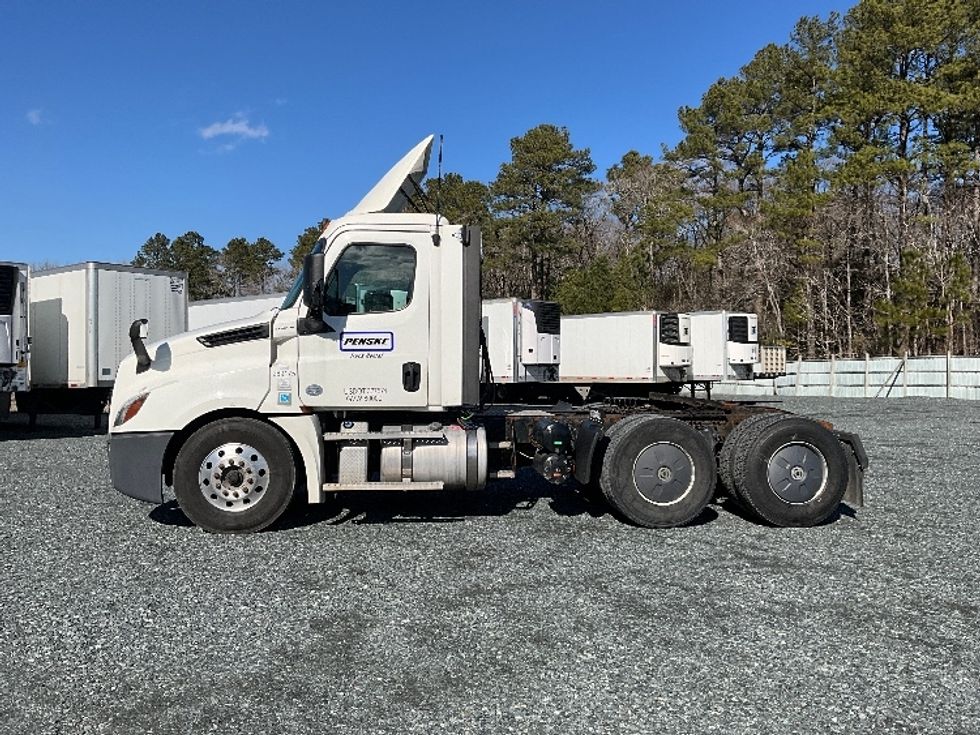 Day Cab Tractor-Heavy Duty Tractors-Freightliner-2020-T12664ST-New Castle-DE-289,981\n\t\tmiles-$ 60,750 - Image 4