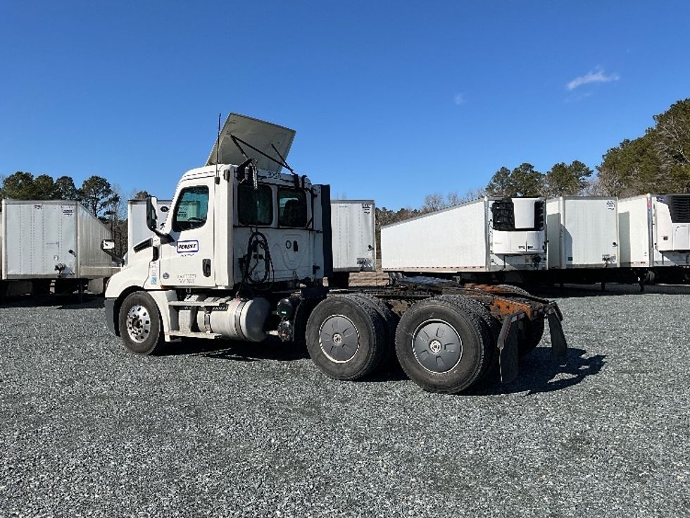 Day Cab Tractor-Heavy Duty Tractors-Freightliner-2020-T12664ST-New Castle-DE-289,981\n\t\tmiles-$ 60,750 - Image 5
