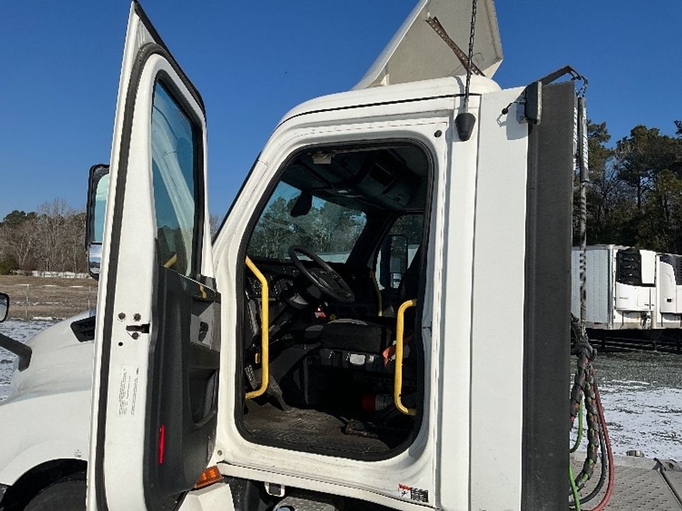 Day Cab Tractor-Heavy Duty Tractors-Freightliner-2020-T12664ST-New Castle-DE-289,981\n\t\tmiles-$ 60,750 - Image 9