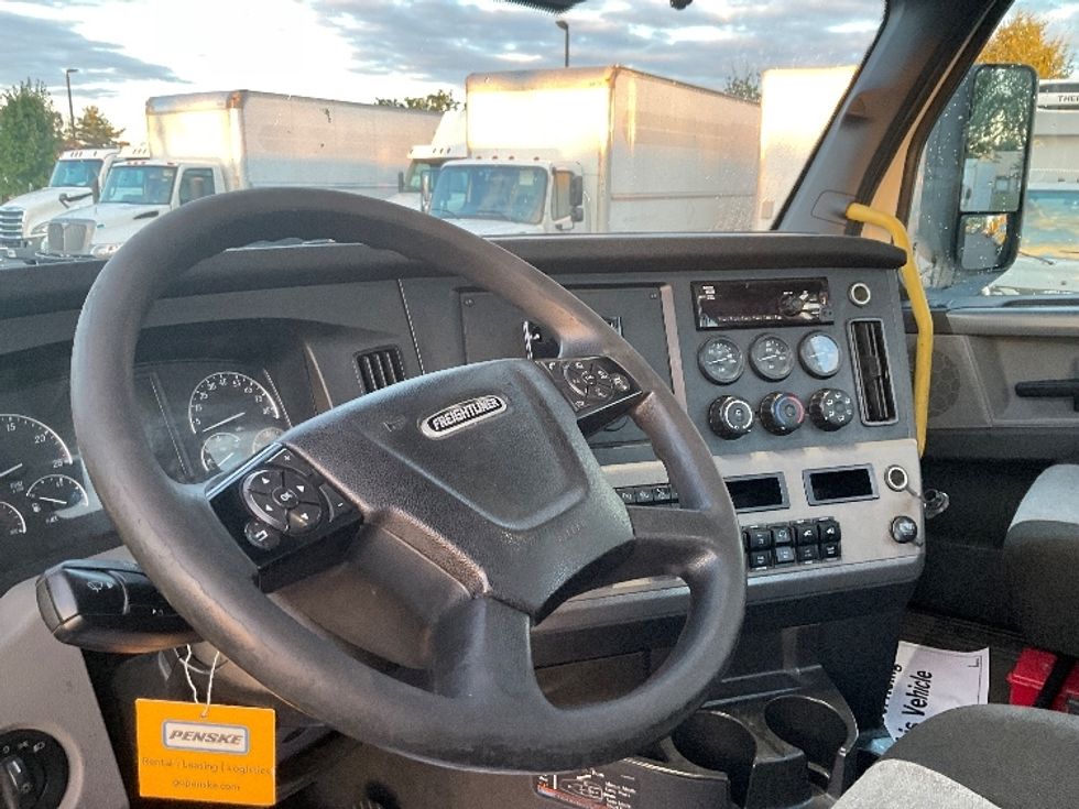 Day Cab Tractor-Heavy Duty Tractors-Freightliner-2020-T12664ST-New Castle-DE-588,089\n\t\tmiles-$ 31,500 - Image 10