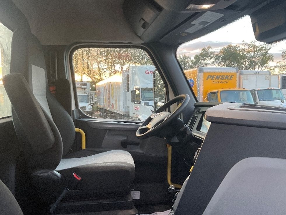 Day Cab Tractor-Heavy Duty Tractors-Freightliner-2020-T12664ST-New Castle-DE-588,089\n\t\tmiles-$ 31,500 - Image 14