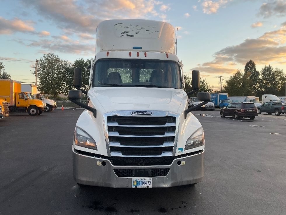 Day Cab Tractor-Heavy Duty Tractors-Freightliner-2020-T12664ST-New Castle-DE-588,089\n\t\tmiles-$ 31,500 - Image 2