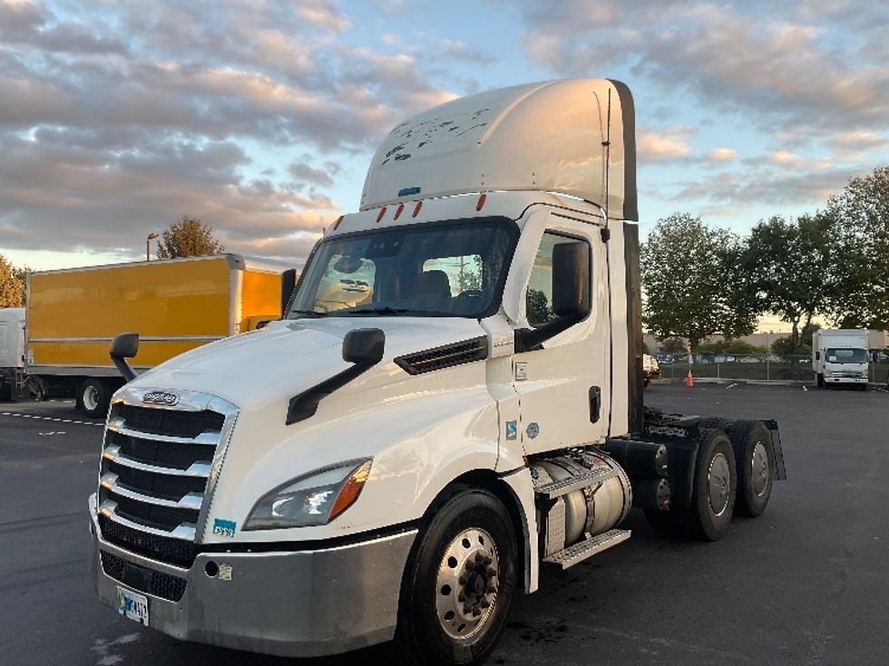 Day Cab Tractor-Heavy Duty Tractors-Freightliner-2020-T12664ST-New Castle-DE-588,089\n\t\tmiles-$ 31,500 - Image 3