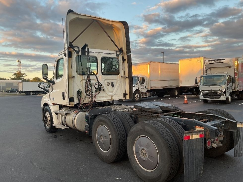 Day Cab Tractor-Heavy Duty Tractors-Freightliner-2020-T12664ST-New Castle-DE-588,089\n\t\tmiles-$ 31,500 - Image 5