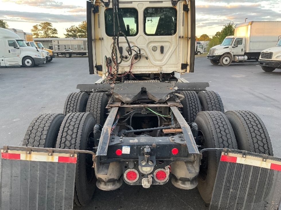 Day Cab Tractor-Heavy Duty Tractors-Freightliner-2020-T12664ST-New Castle-DE-588,089\n\t\tmiles-$ 31,500 - Image 6